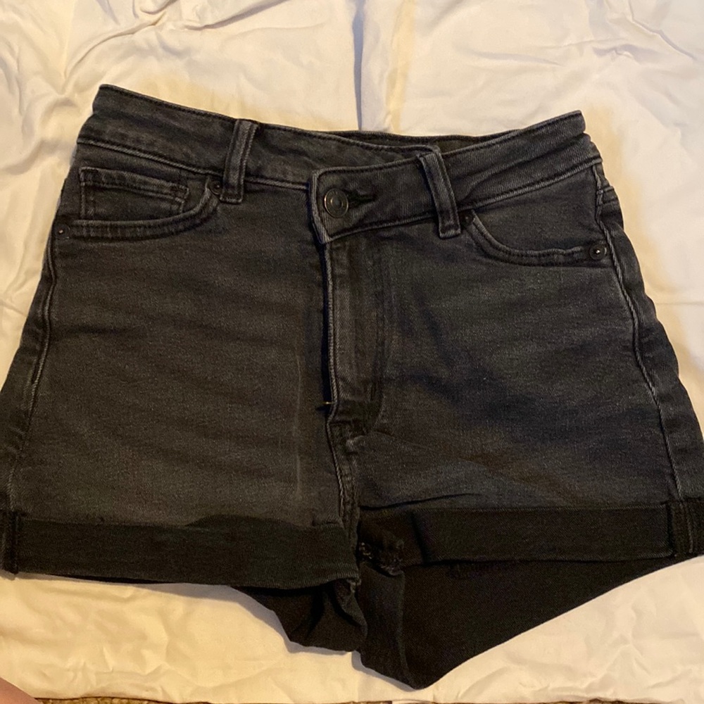 American Eagle black shorts